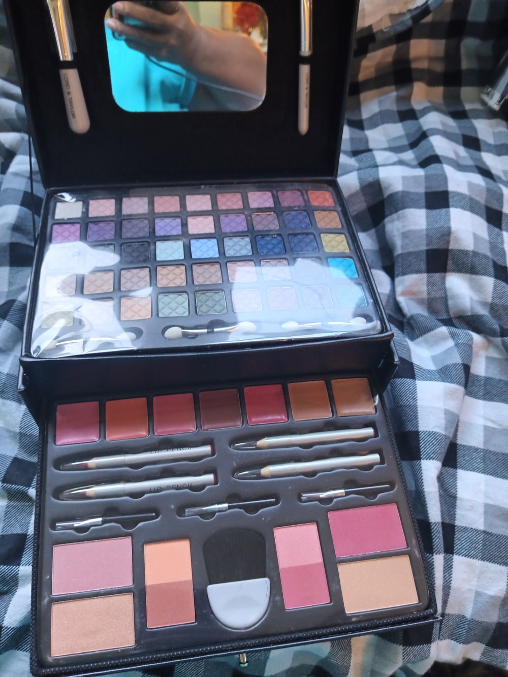Neutral & Colorful Eyeshadow Palette - Multi-Color - Picture 5 of 5